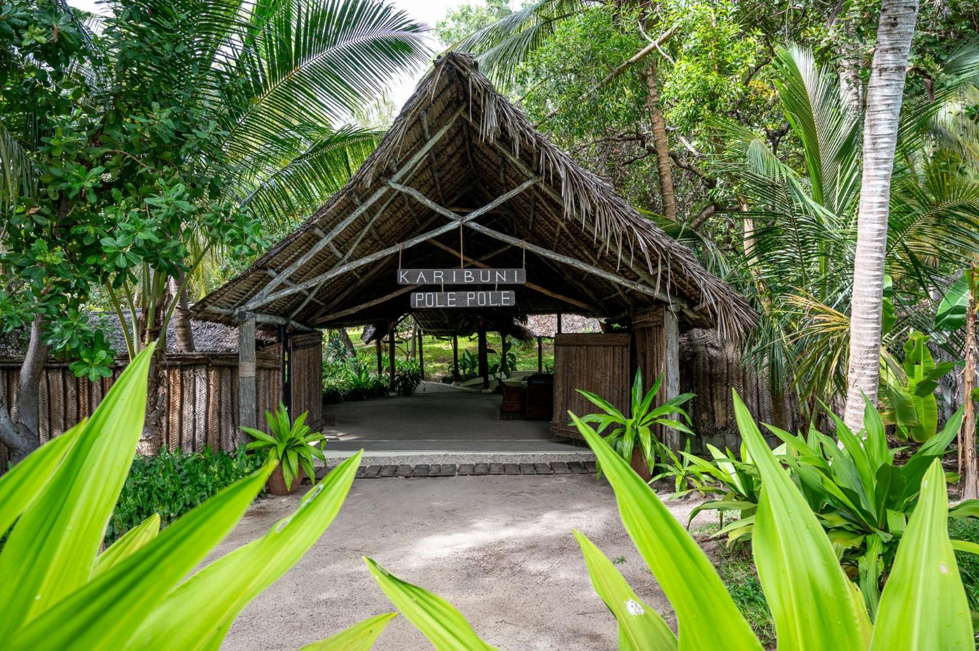 Pole Pole Bungalows Utende Exterior photo